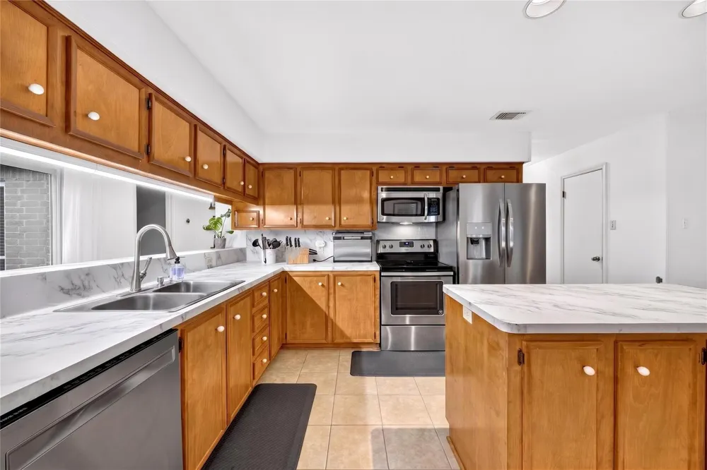 12135 Ella Lee Lane Houston, TX 77077