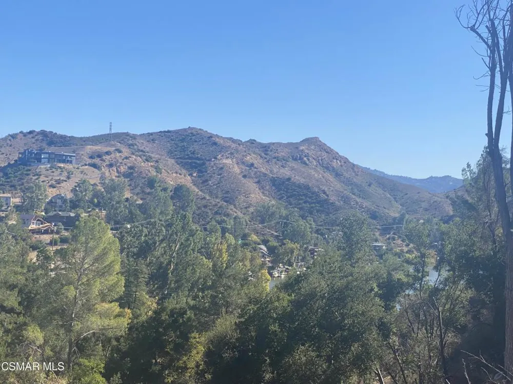 2411 Highpoint Drive Agoura Hills, CA 91301