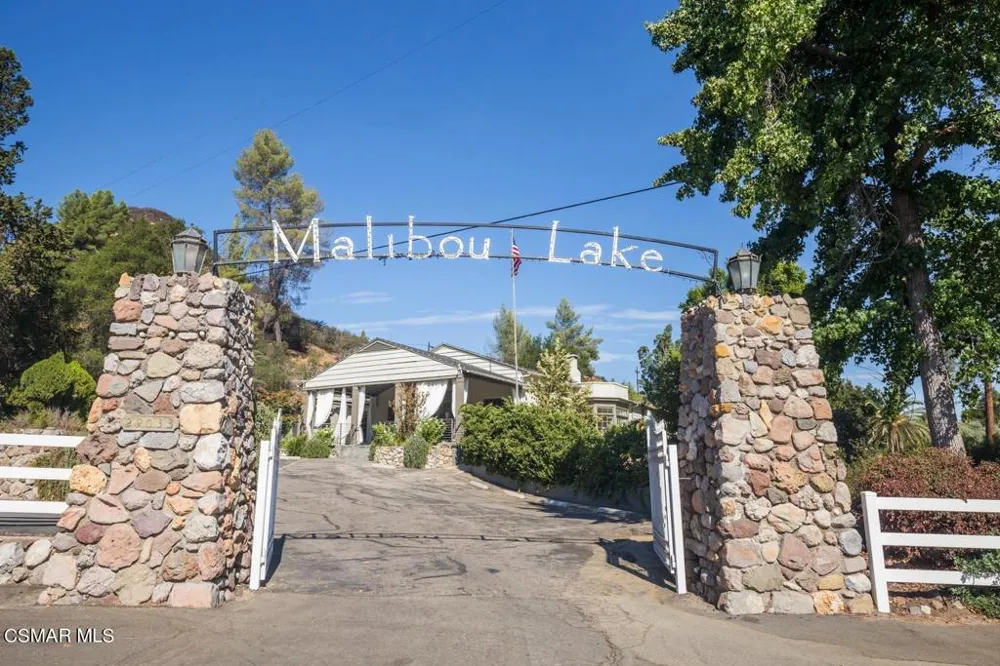 2411 Highpoint Drive Agoura Hills, CA 91301