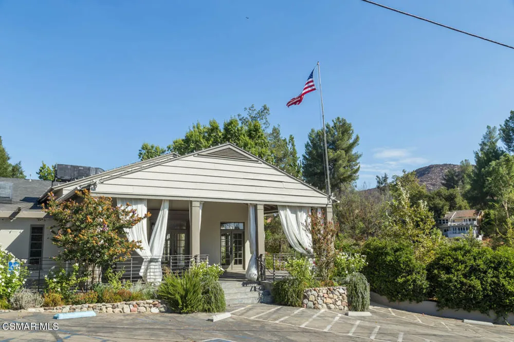 2411 Highpoint Drive Agoura Hills, CA 91301