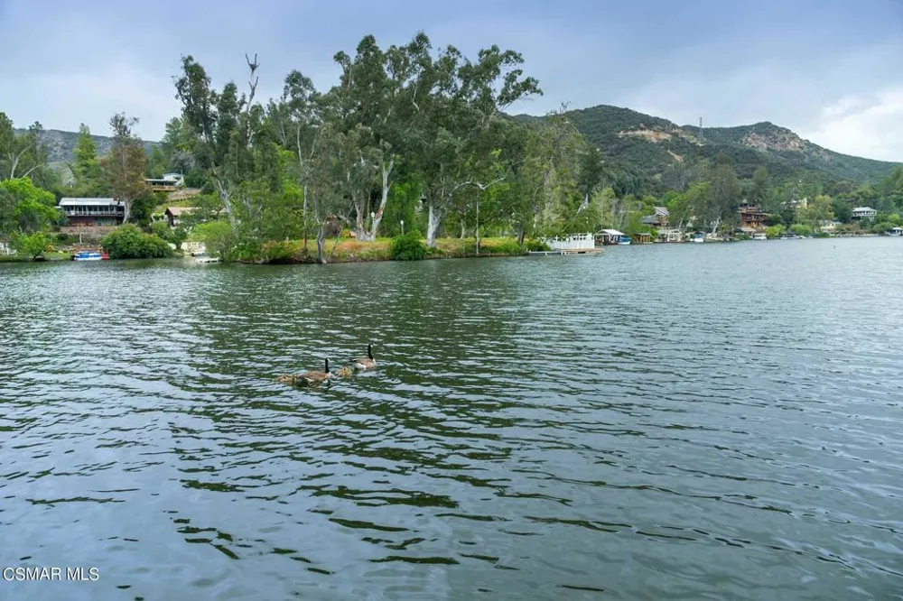 2411 Highpoint Drive Agoura Hills, CA 91301