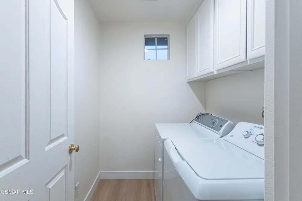 671 Camino De La Luna Newbury Park, CA 91320