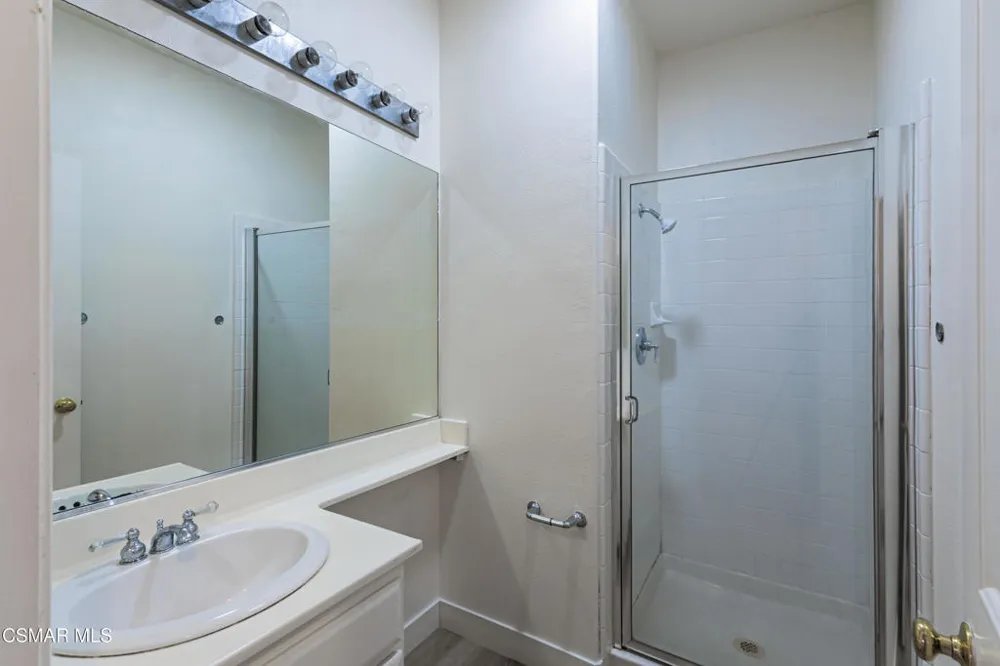 671 Camino De La Luna Newbury Park, CA 91320