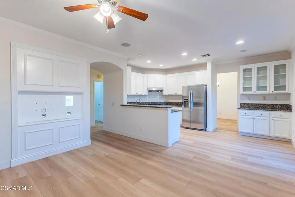 671 Camino De La Luna Newbury Park, CA 91320