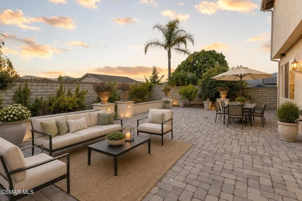 671 Camino De La Luna Newbury Park, CA 91320