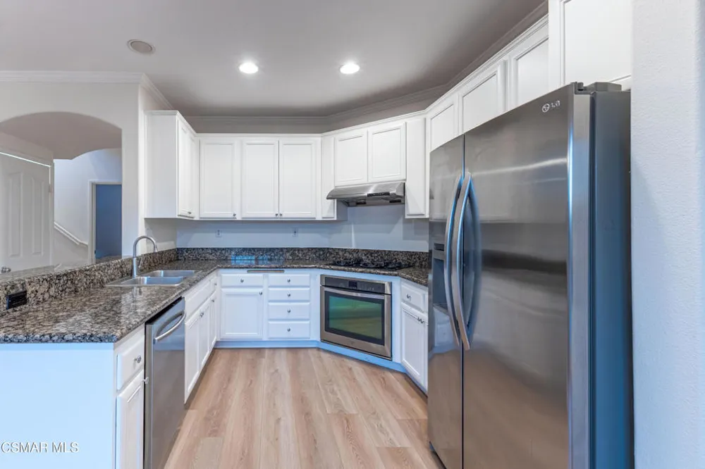 671 Camino De La Luna Newbury Park, CA 91320