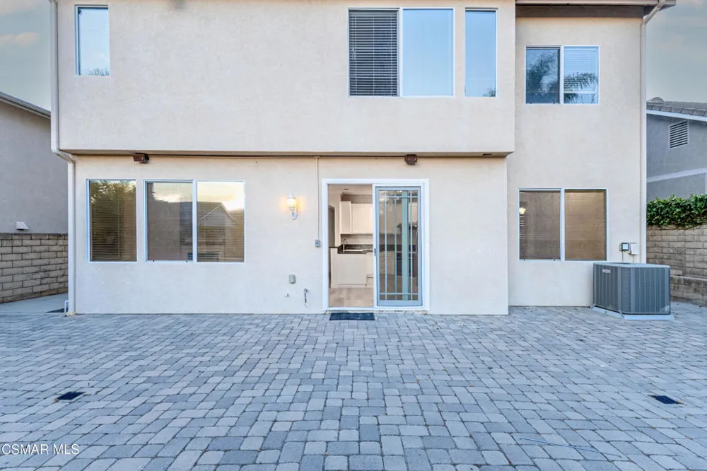 671 Camino De La Luna Newbury Park, CA 91320