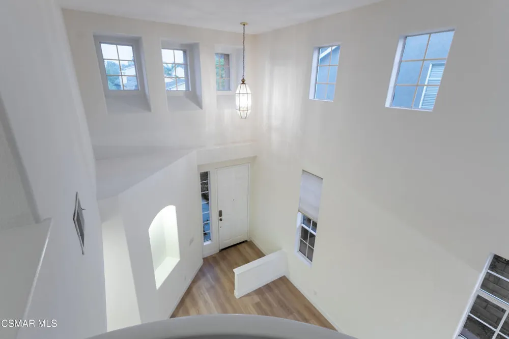 671 Camino De La Luna Newbury Park, CA 91320