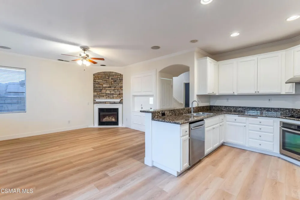 671 Camino De La Luna Newbury Park, CA 91320