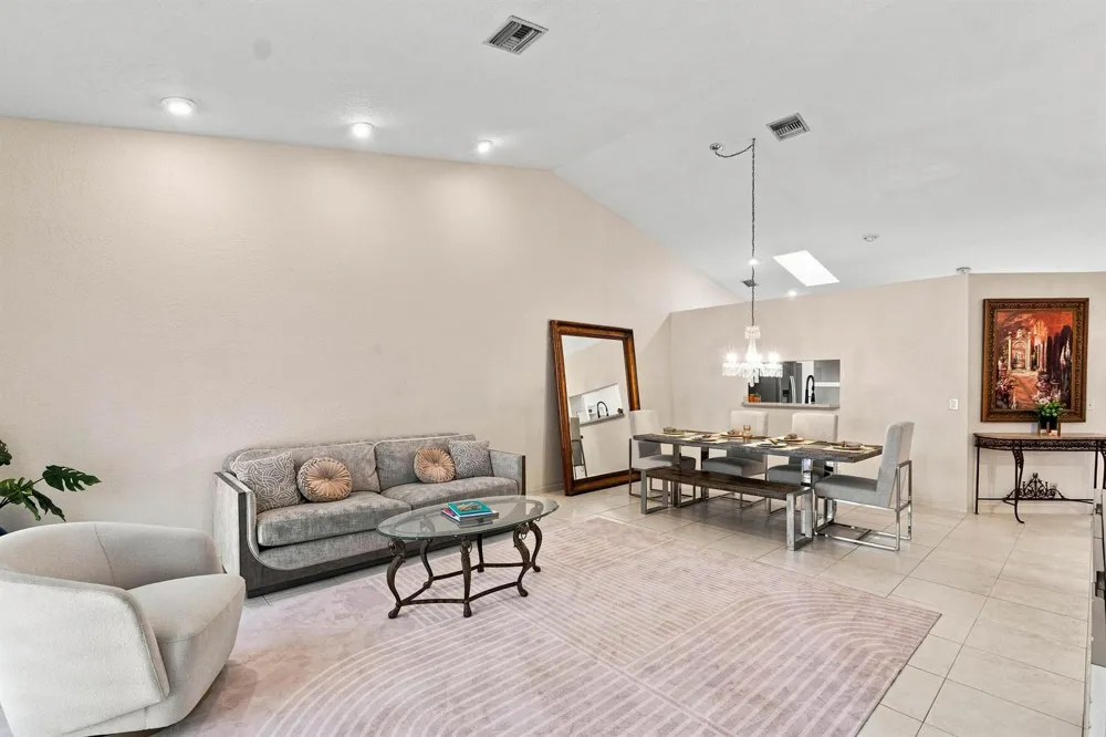 8088 VIA DI VENETO Boca Raton, FL 33496