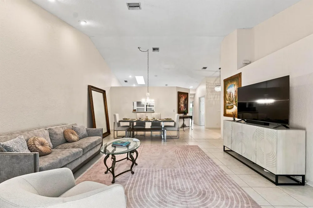 8088 VIA DI VENETO Boca Raton, FL 33496