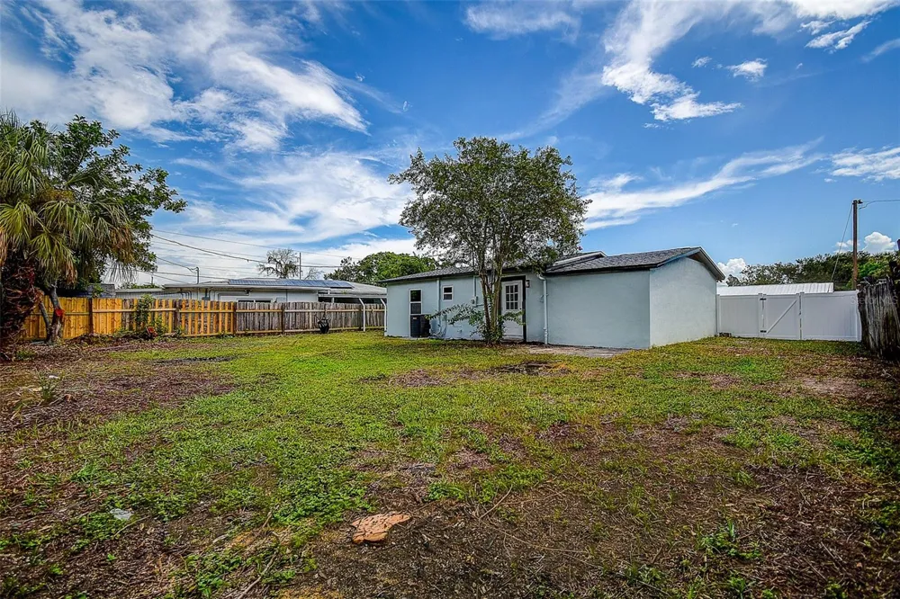7580 MEADOWLAWN DRIVE St Petersburg, FL 33702