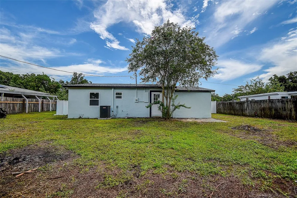 7580 MEADOWLAWN DRIVE St Petersburg, FL 33702