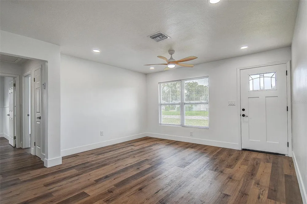 7580 MEADOWLAWN DRIVE St Petersburg, FL 33702
