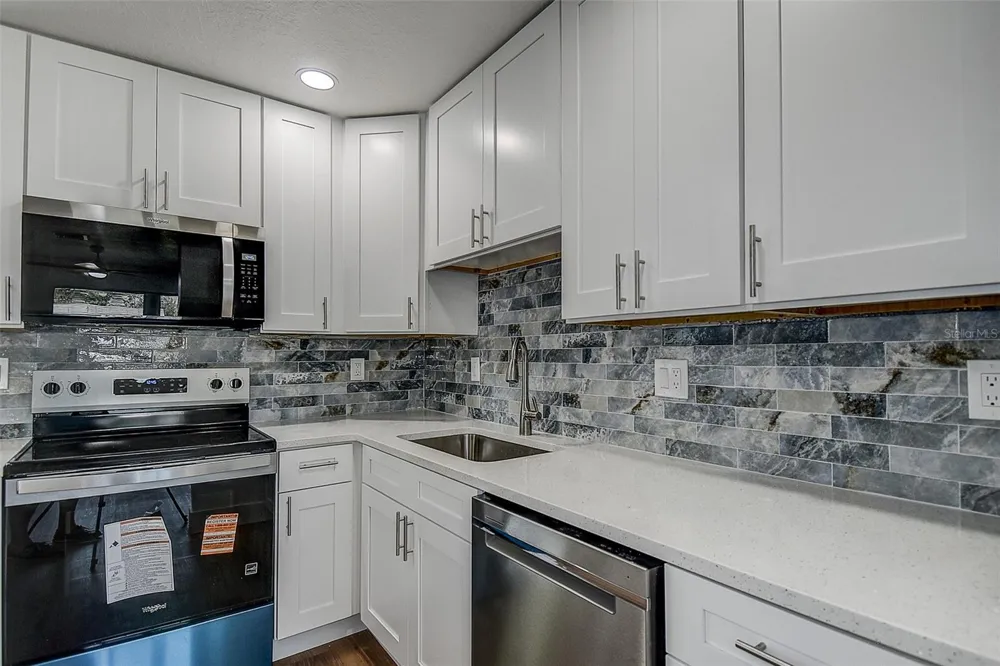 7580 MEADOWLAWN DRIVE St Petersburg, FL 33702