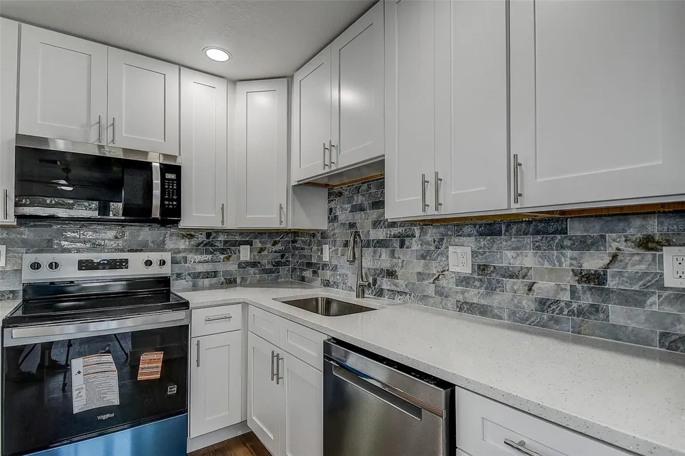 7580 MEADOWLAWN DRIVE St Petersburg, FL 33702