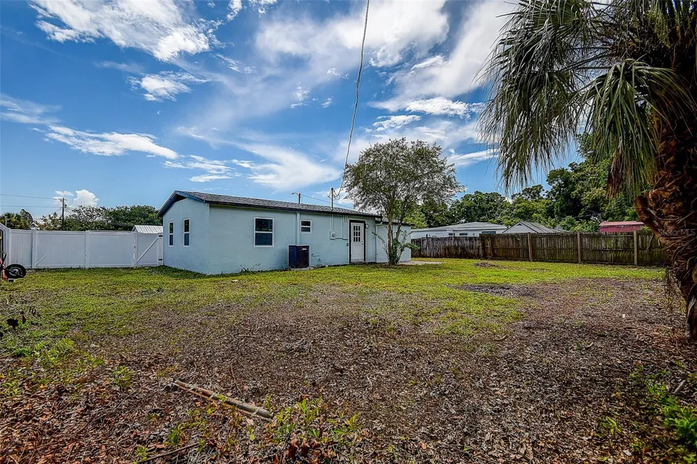7580 MEADOWLAWN DRIVE St Petersburg, FL 33702
