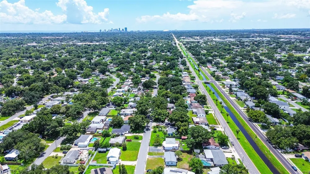 7580 MEADOWLAWN DRIVE St Petersburg, FL 33702