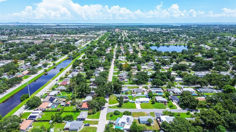 7580 MEADOWLAWN DRIVE St Petersburg, FL 33702