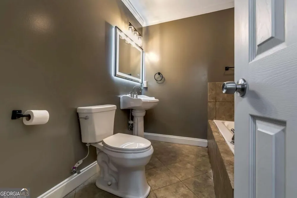 807 Reagan DR NW Conyers, GA 30012
