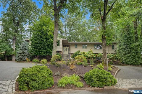 45 Oxford Drive