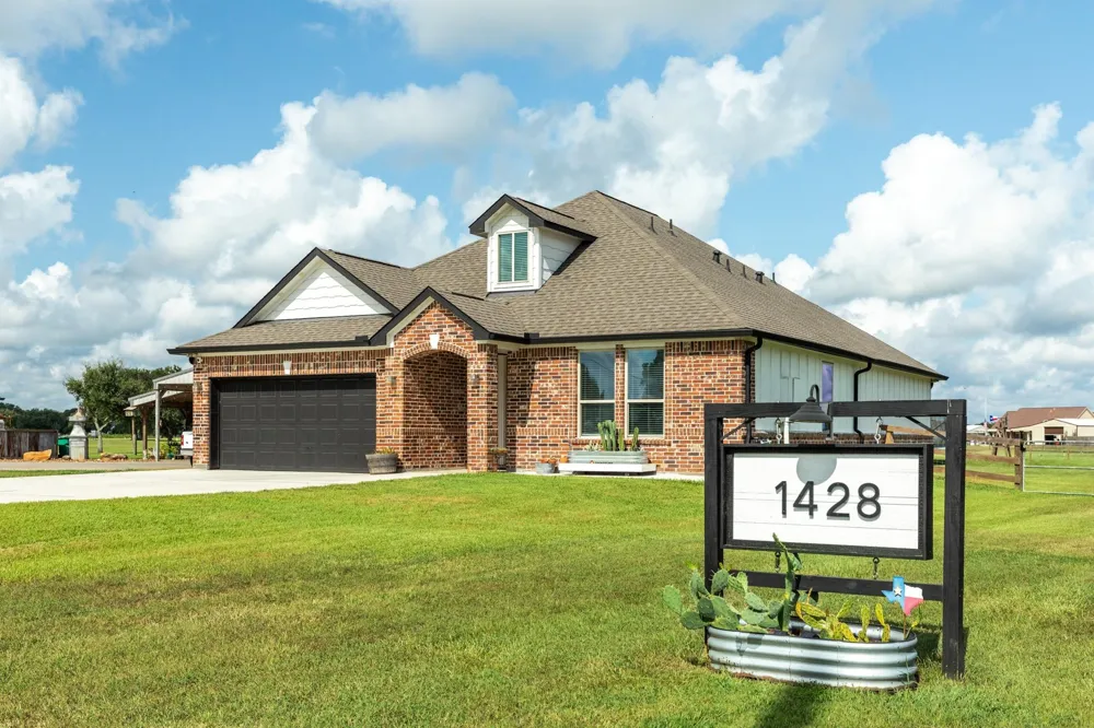 1428 Palomino Trail Angleton, TX 77515