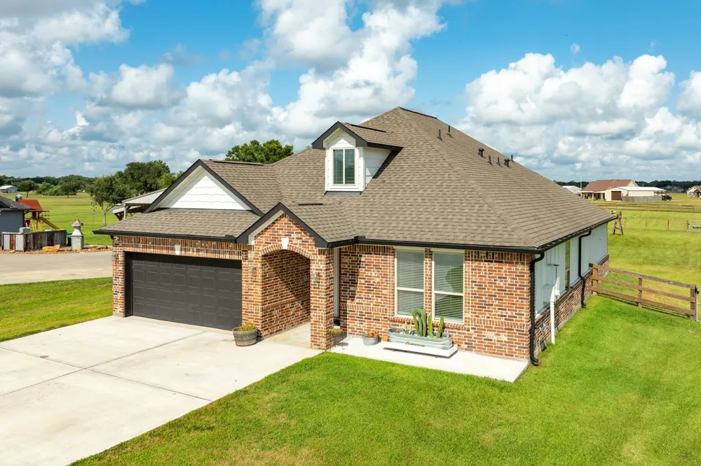 1428 Palomino Trail Angleton, TX 77515
