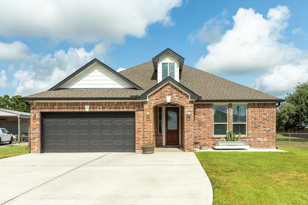 1428 Palomino Trail Angleton, TX 77515