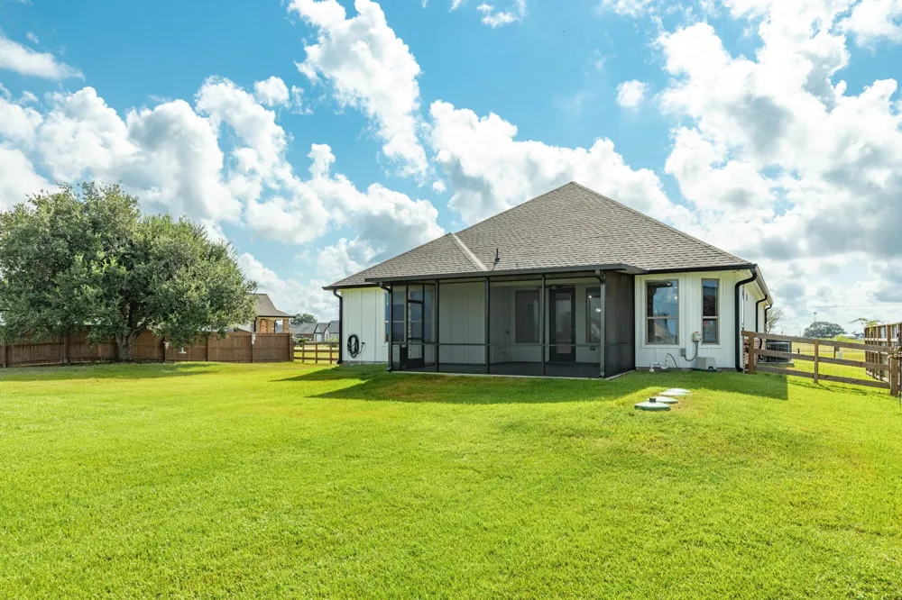 1428 Palomino Trail Angleton, TX 77515