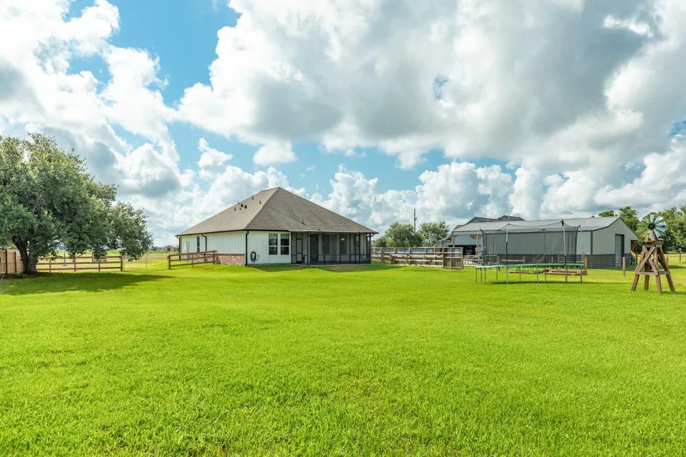 1428 Palomino Trail Angleton, TX 77515