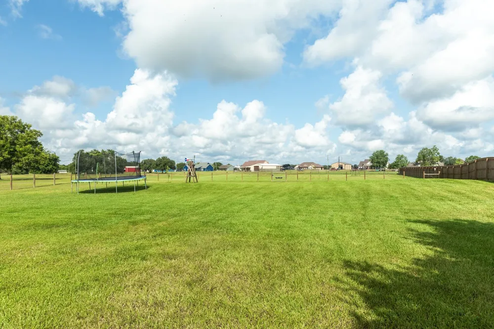 1428 Palomino Trail Angleton, TX 77515