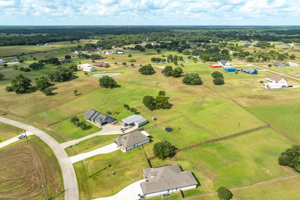 1428 Palomino Trail Angleton, TX 77515