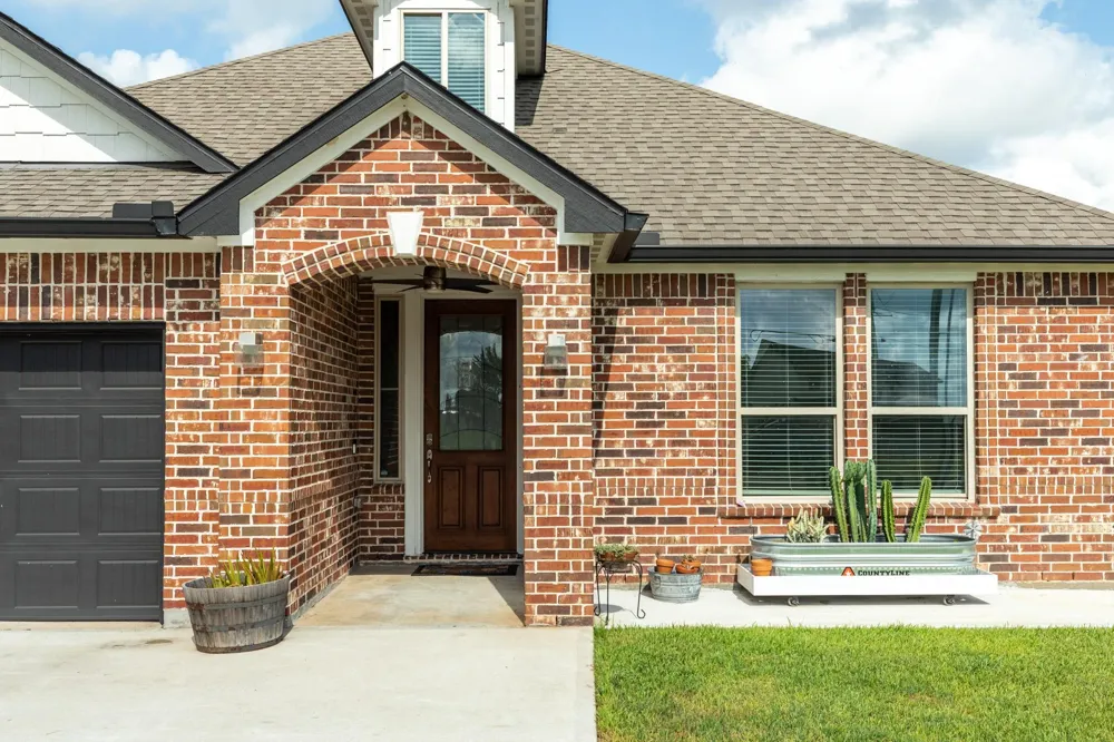 1428 Palomino Trail Angleton, TX 77515