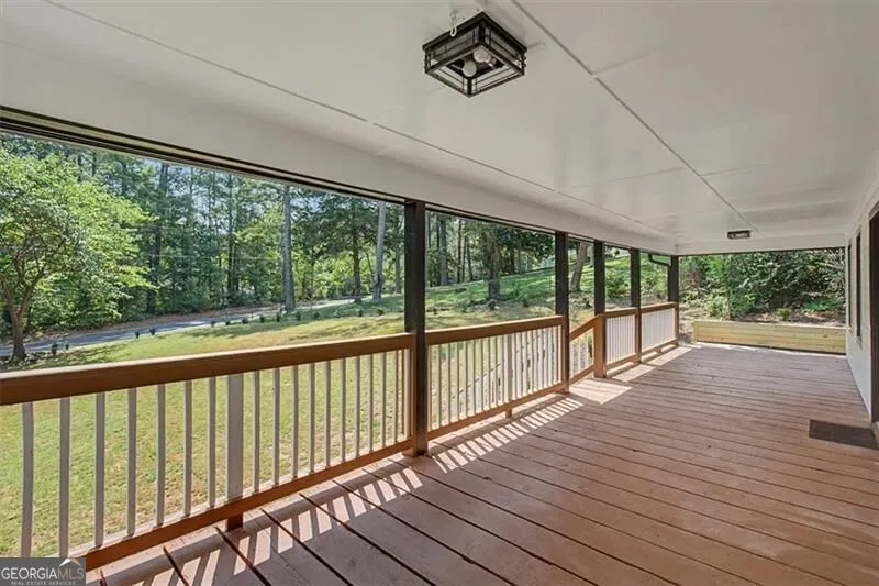 1741 Lucy DR NW Kennesaw, GA 30152