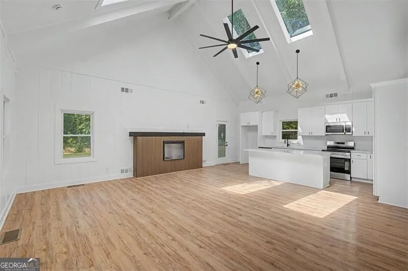 1741 Lucy DR NW Kennesaw, GA 30152