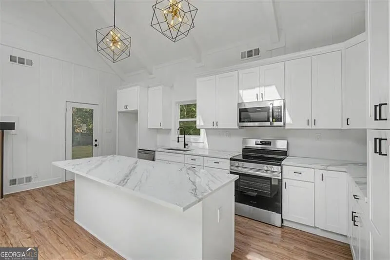 1741 Lucy DR NW Kennesaw, GA 30152