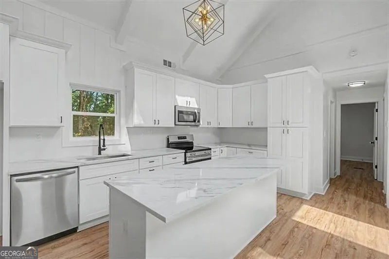 1741 Lucy DR NW Kennesaw, GA 30152