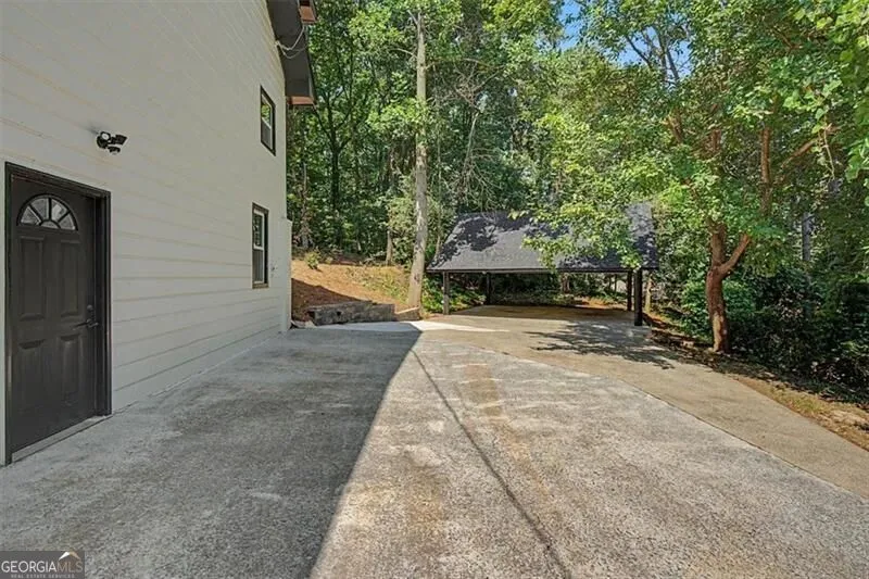 1741 Lucy DR NW Kennesaw, GA 30152