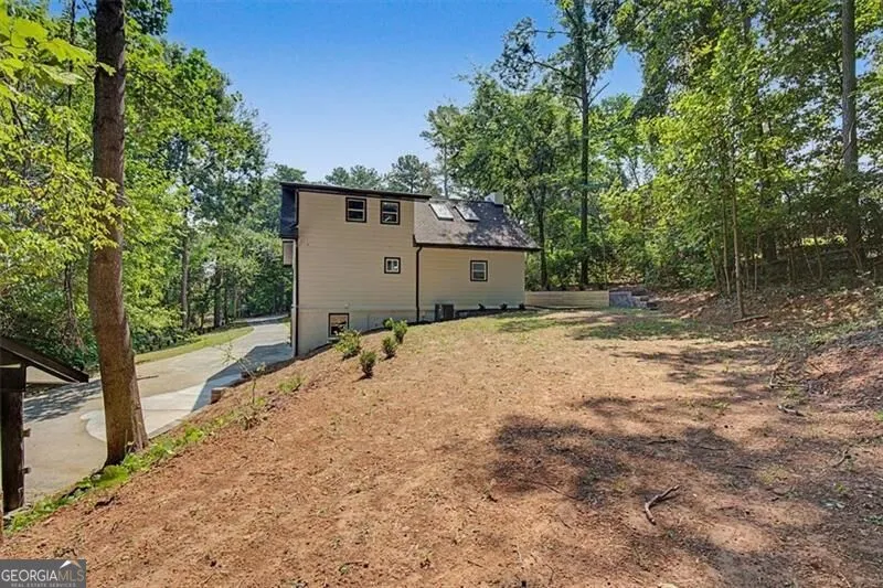 1741 Lucy DR NW Kennesaw, GA 30152