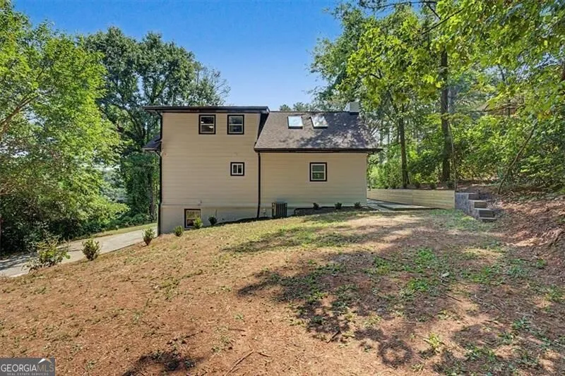 1741 Lucy DR NW Kennesaw, GA 30152
