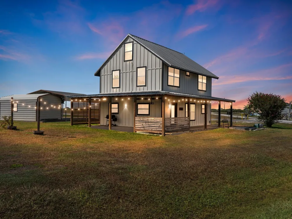 2749 W Bayshore Drive Palacios, TX 77465