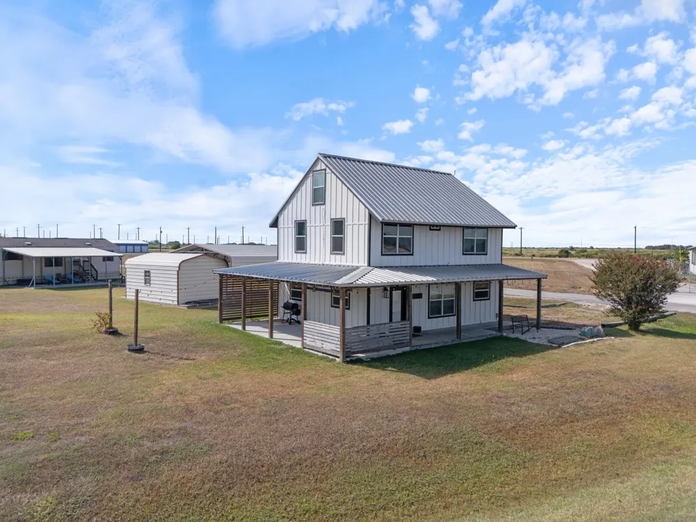 2749 W Bayshore Drive Palacios, TX 77465