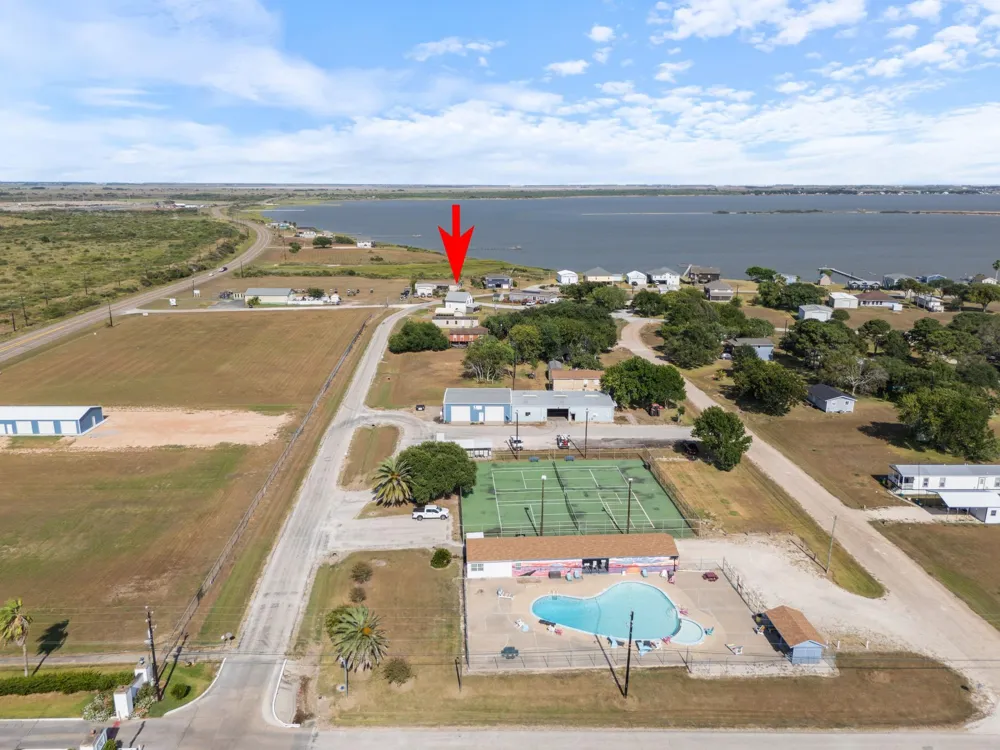 2749 W Bayshore Drive Palacios, TX 77465