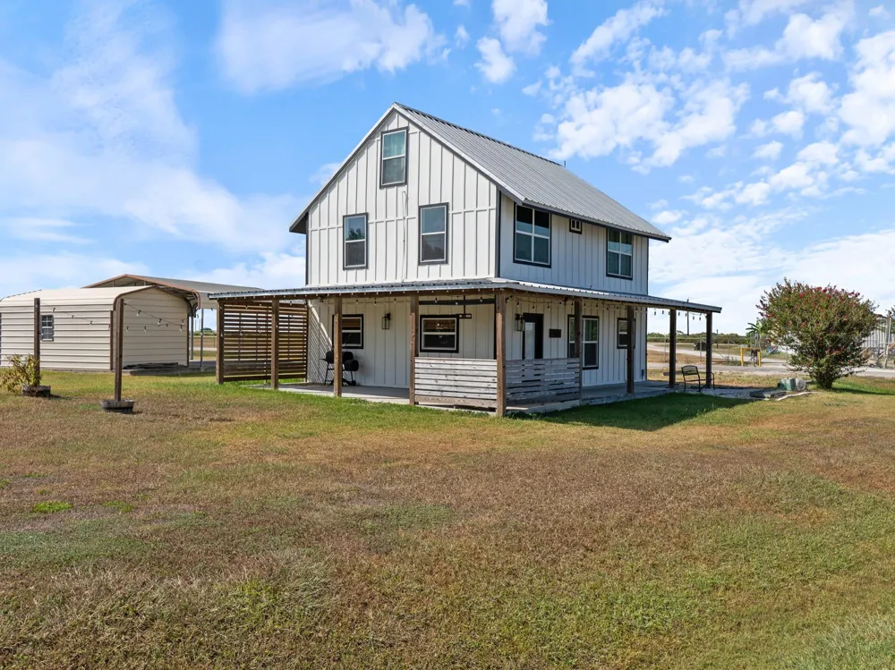 2749 W Bayshore Drive Palacios, TX 77465