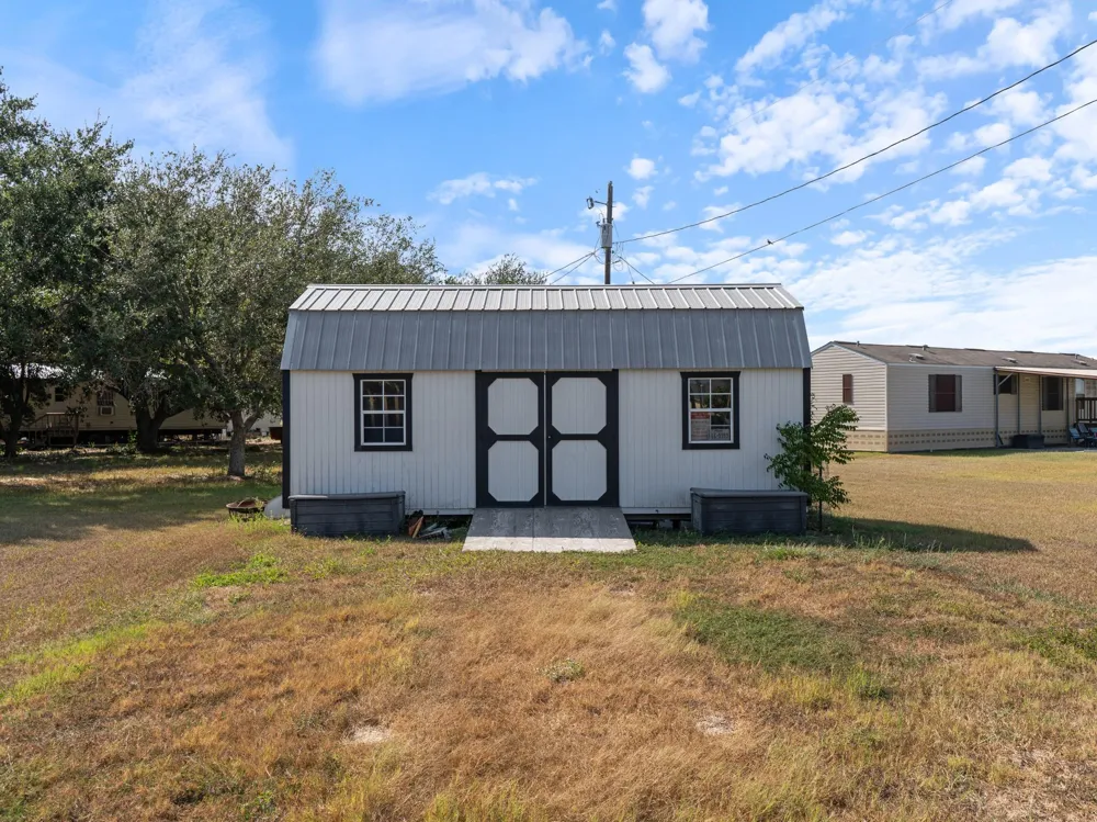 2749 W Bayshore Drive Palacios, TX 77465