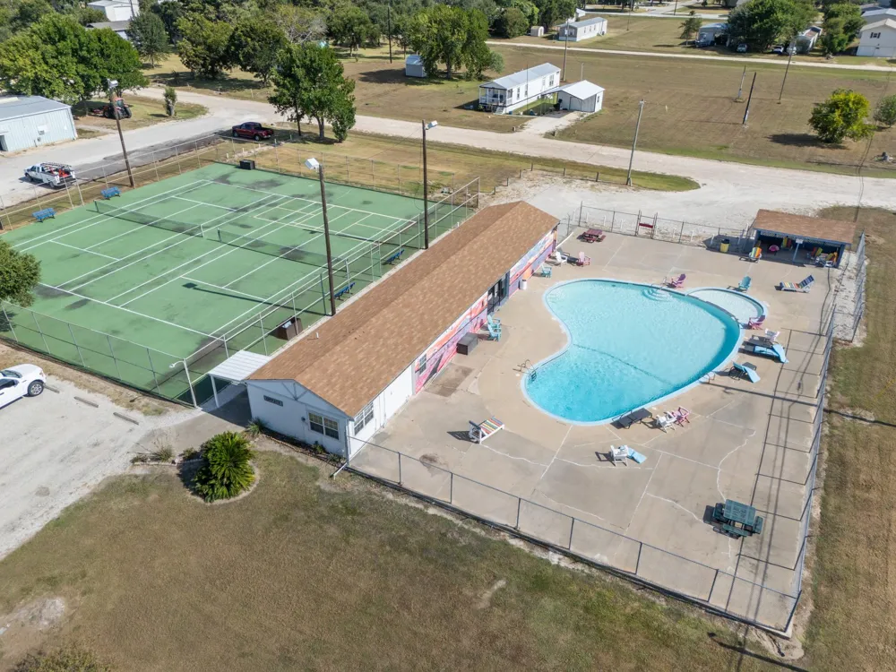 2749 W Bayshore Drive Palacios, TX 77465