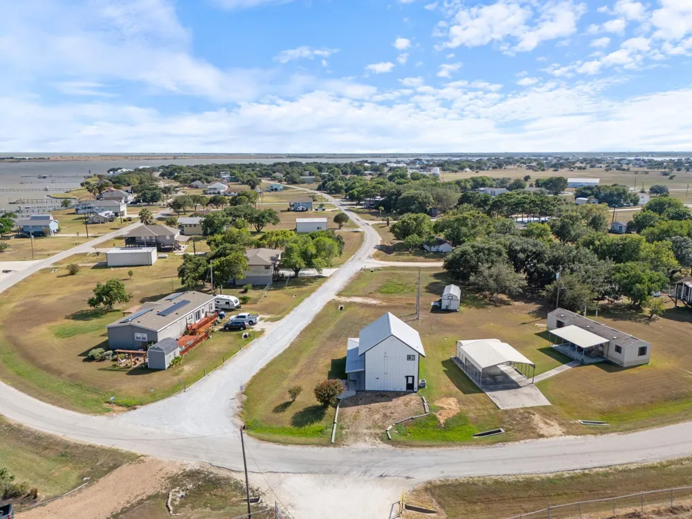 2749 W Bayshore Drive Palacios, TX 77465