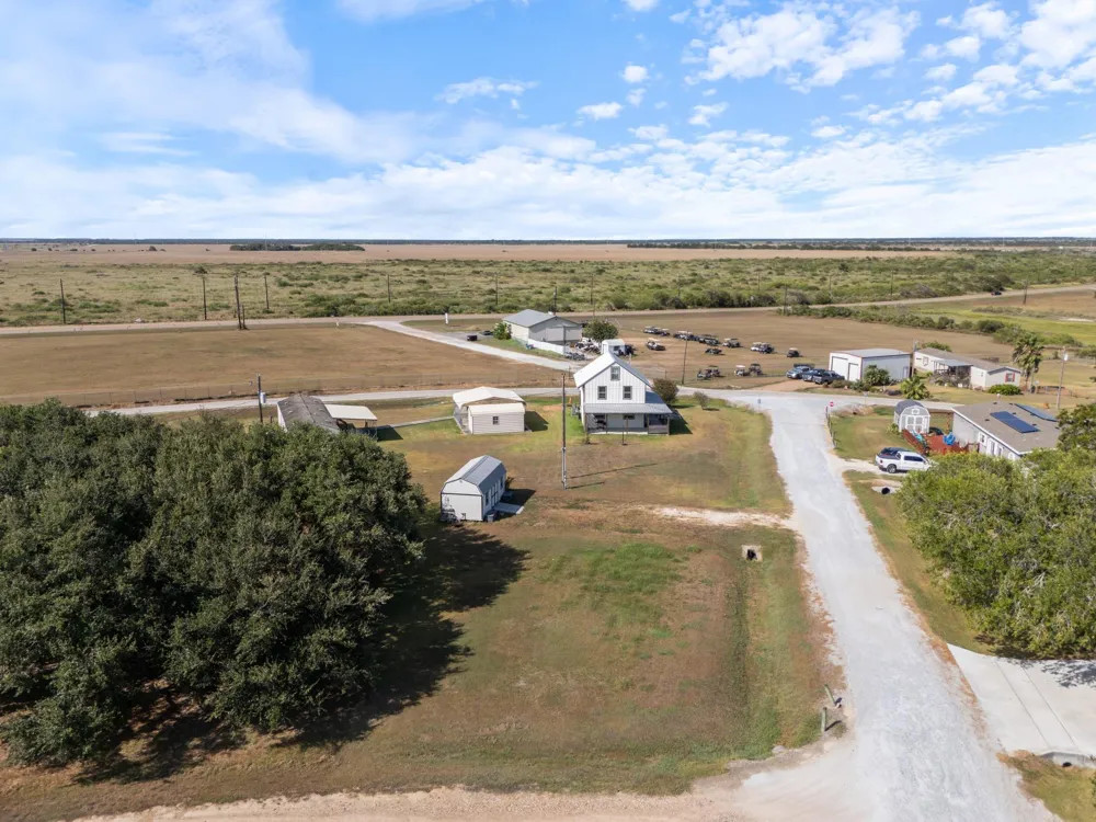 2749 W Bayshore Drive Palacios, TX 77465