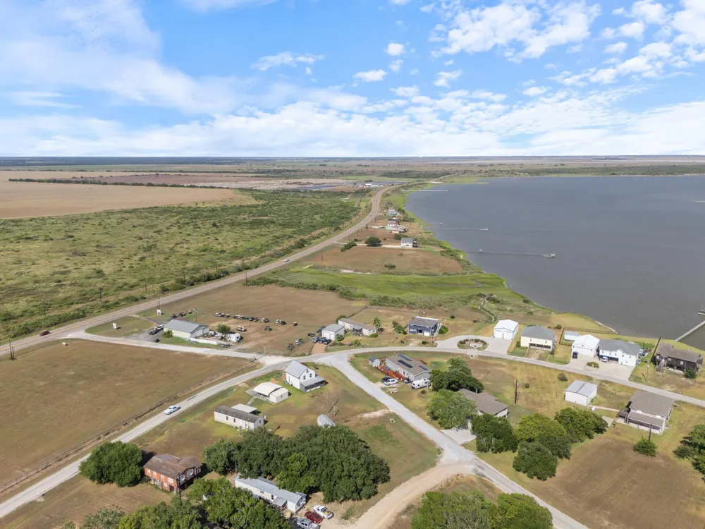 2749 W Bayshore Drive Palacios, TX 77465