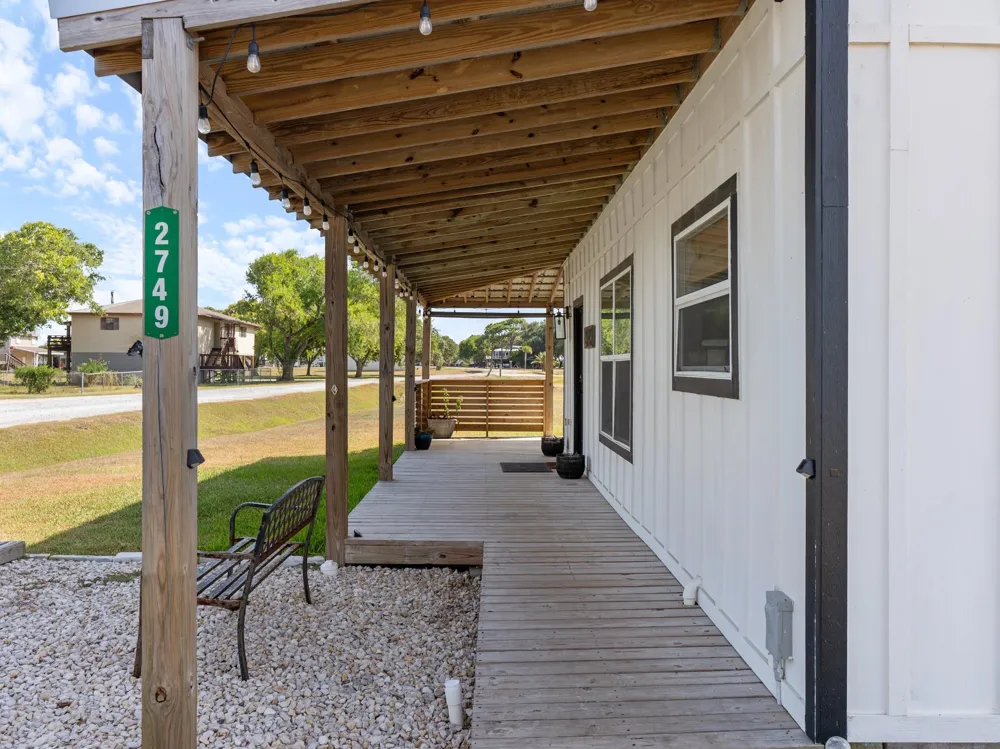 2749 W Bayshore Drive Palacios, TX 77465